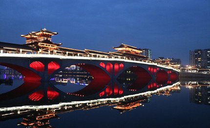 昔日彩虹橋，如今網紅橋，新津這座廊橋夜景你去打卡了嗎？